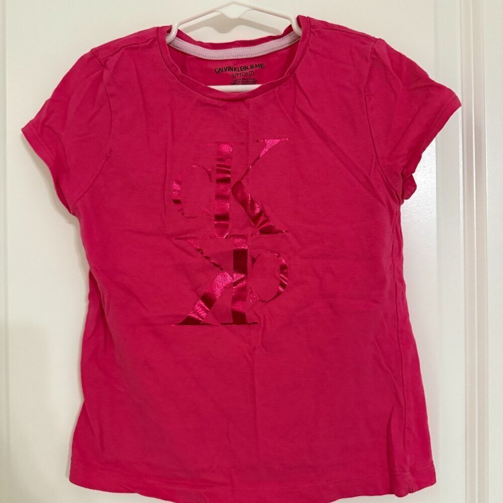 Calvin Klein T-Shirt Pink Metallic Foil Logo Graphic Kids Size 7 - Picture 2 of 4